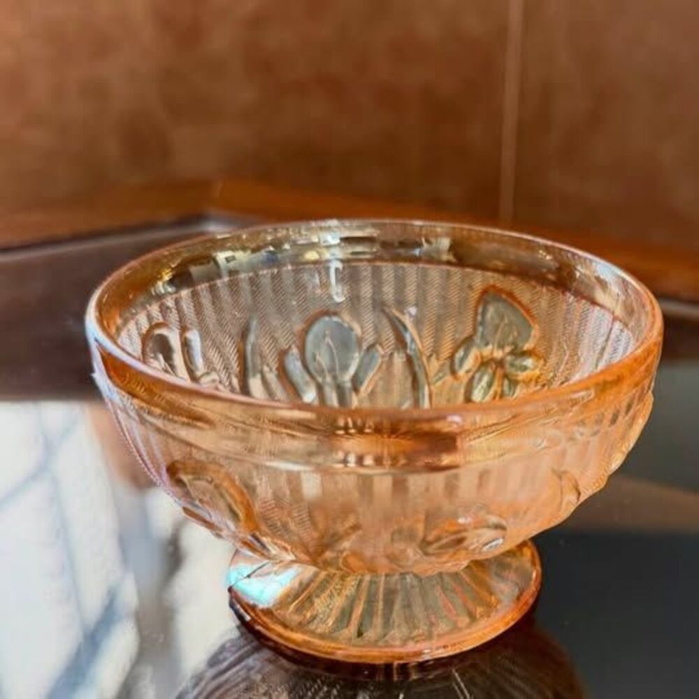 Iridescent coral glass bowl- 4”